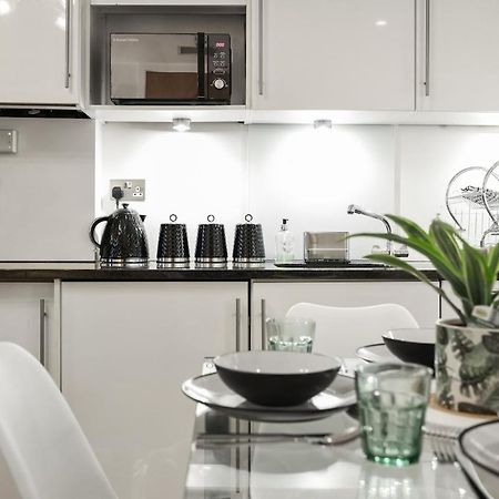 West End - Sleeps 5 - Amazing Location Appartement Londen Buitenkant foto