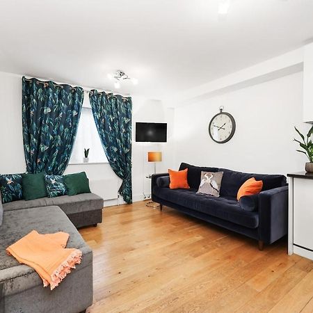 West End - Sleeps 5 - Amazing Location Appartement Londen Buitenkant foto