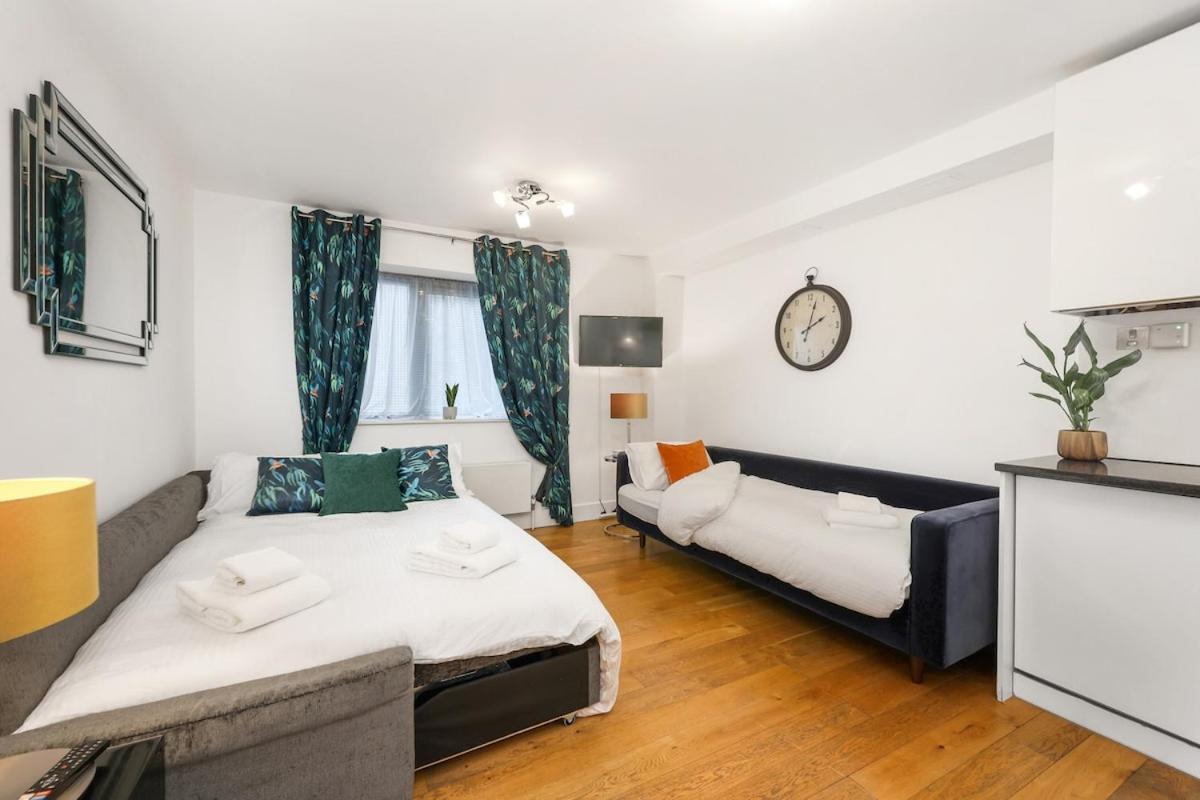 West End - Sleeps 5 - Amazing Location Appartement Londen Buitenkant foto