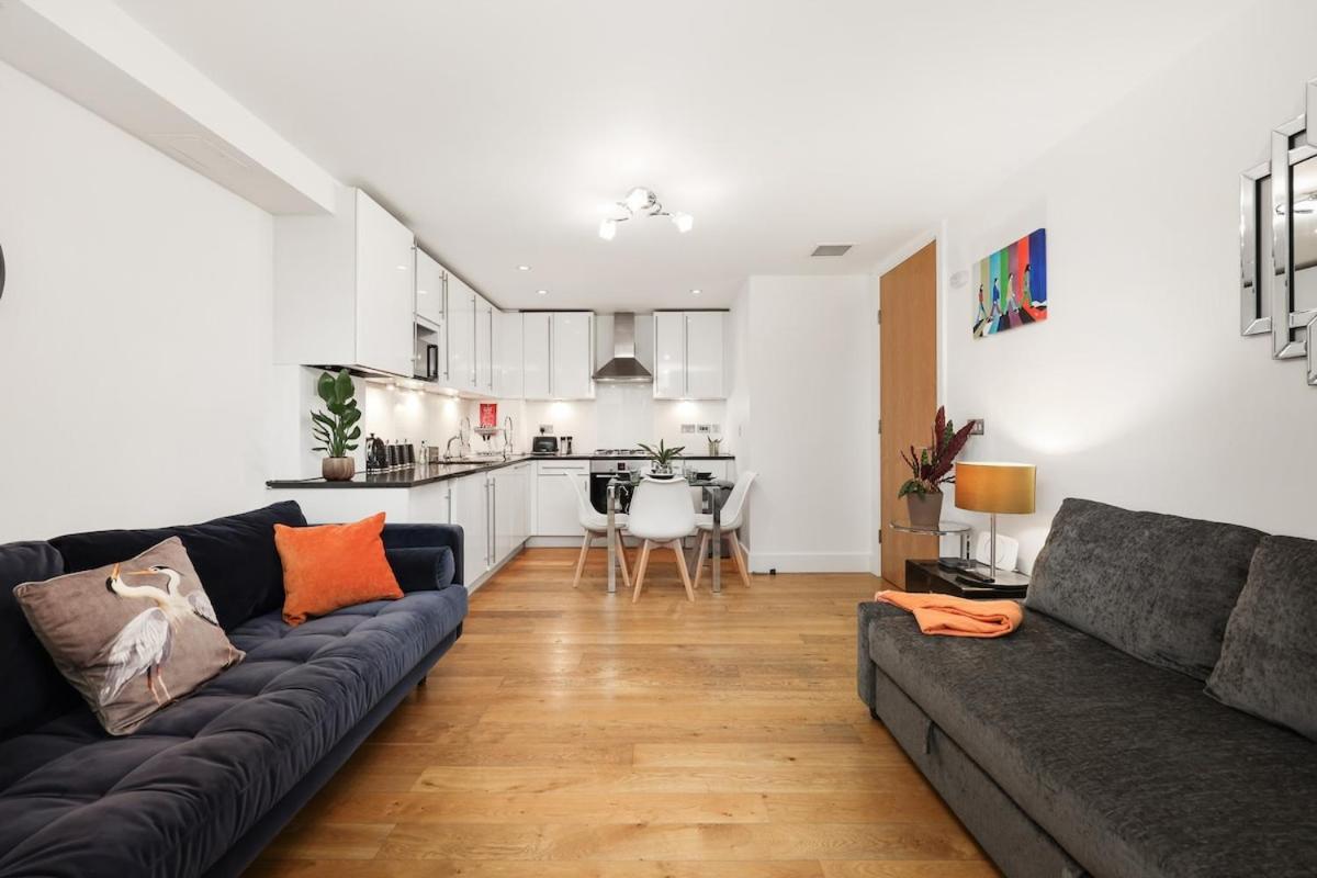 West End - Sleeps 5 - Amazing Location Appartement Londen Buitenkant foto